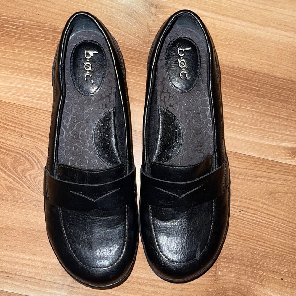 B.O.C by Born black leather flats size 8M VGUC